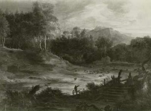 Waldige Gebirgslandschaft im Abendlicht