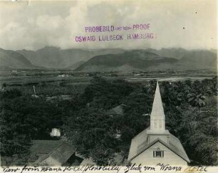 Honolulu, Hawaii. Blick vom Woana Hotel über Ortschaft und Plantagen bis hin zu Bergketten am Horizont