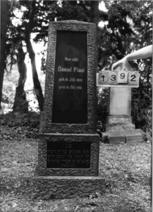 Grabstein 1392 [Hahn S. 170 Grab-Nr. 1946]