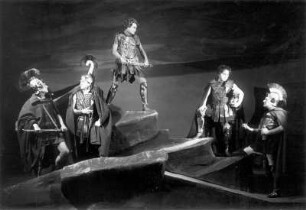 Penthesilea. Trauerspiel in zwei Akten von Heinrich von Kleist. Staatsschauspiel Dresden, Dresdner Erstaufführung 27.11.1930 mit Musik von Arthur Chitz : Szene mit Paul Paulsen als Hauptmann, Alexis Posse als Antilochus, Heinz Woester als Achilles, Willi Kleinoschegg als Odysseus und Walther Kottenkamp als Diomedes