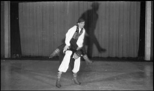 Freiburg: Stadthalle, Eisballett, Hagen Buchwald beim Sprung