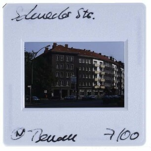 Berlin, Wohn- u. Geschäftshaus Schwedter Str./Kastanienallee