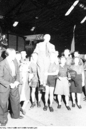 Dresden. Prof. Gerhart Eisler (1897-1968). Rückkehr aus der amerikanischen Emigration (1933-1949) und Empfang in Dresden (Gerhart Eisler wurde später Vorsitzender des staatlichen Rundfunkkomitees), 9. Juni 1949