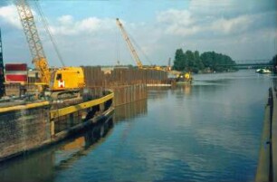 Rammarbeiten an der alten Südschleuse Gelsenkirchen/Rhein-Herne-Kanal