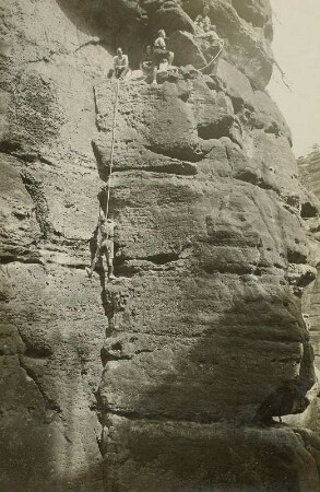 Elbsandsteingebirge. Kletterer am Einser (Großer Prebischkegel). Winkelriß