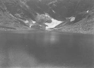 Gebirgssee : Blick auf einen Gebirgssee.