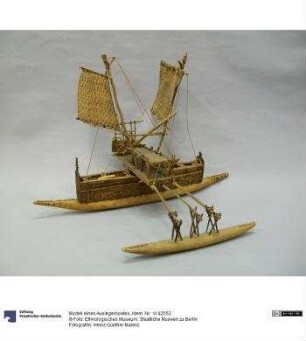Modell eines Auslegerbootes