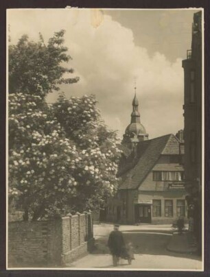 Freiligrathstraße. Detmold. Blick vom Kanal zur Erlöserkirche