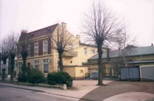 Hauptstraße 10: Eckhaus Gaststätte Bärenwaldt: rechts Anbauten, Schuppen: im Vordergrund Steinbeker Weg