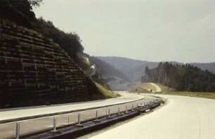 Albaufstieg Trassierung, Raumgitterstützwände
