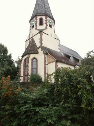 Kirche von Nordosten mit Kirchturm (im Kern Romanischer Chorturm) über Choraspside (15 Jh-Gotisch) sowie Gotischer Glockenstube in achteckiger Ausführung (im 20 Jh renoviert)