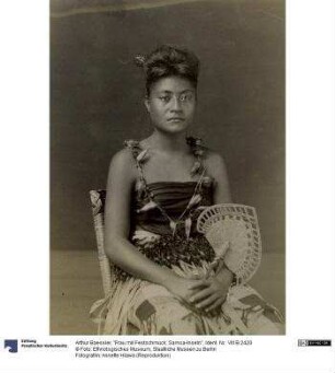 "Frau mit Festschmuck, Samoa-Inseln"