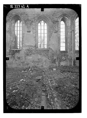 Müncheberg. Ruine der Stadtpfarrkirche St. Marien (Restaurierung 1991-1996). Inneres nach Nordnordost