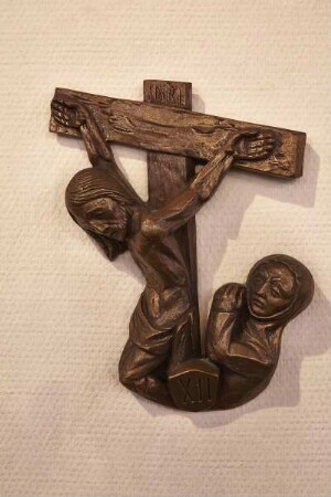Kreuzweg mit fünfzehn Stationen — Der Kreuzestod Christi
