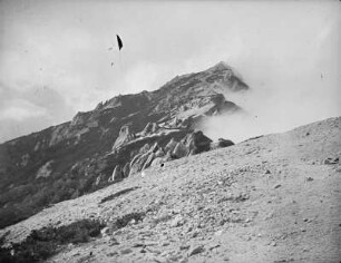 Mount Tsubakuro (Tsubakuro-dake) (2763 m) : Ansicht mit Gipfel in Wolken