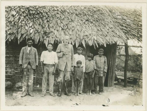 In front of a Bakairi hut at Paranatinga (M. Schmidt)