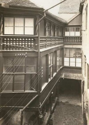 Meißen, hölzerne Galerie im Innenhof von Schumanns Hof