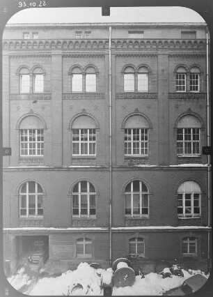 Dresden-Neustadt, Carolaplatz 1. Finanzministerium (1889-1896; O. Wanckel, O. Reichelt). Hofseite