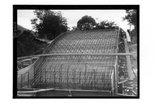 Zweibogige Brücke : Südthailand. Zweibogige Betonbrücke. Eisenflechtarbeiten für den zweiten Bogen, 1912/1913