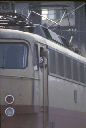 Stuttgart Hbf. Lok 112 488 D Lokführer