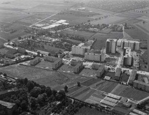 Luftaufnahme, Blick von Norden auf die Wohnbebauung an der Hildburghauser Straße. Berlin-Mariendorf, Hildburghauser Straße