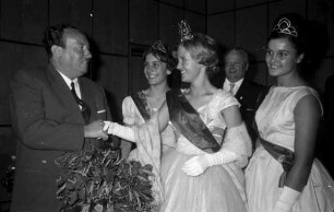 Besuch der Lindenblütenkönigin Ute I. bei Oberbürgermeister Günther Klotz im Rathaus.