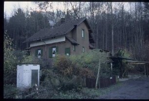 Bahnwärterhaus am Übergang in km