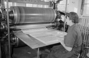 Herstellung von Spielkarten in der Altenburger Spielkartenfabrik