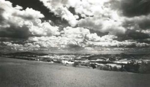 Oberlausitz. Blick vom Unger nach Südost zum Tanzplan (Tanečnice), Sebnitz und Rosenberg (Růžovský vrch)