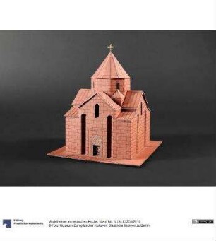 Modell einer armenischen Kirche