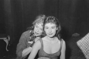 Szenenbilder aus "Das verlorene Gesicht" von G. Weisenborn, Regie H. Lietzau, mit C. Raddatz u.a., Schloßparktheater Berlin, Uraufführung 20.04.1956