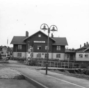 Niederau. Bahnhof, Empfangsgebäude. Gleisseite
