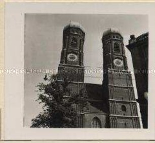 Die hohen Türme der Münchner Frauenkirche