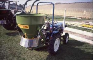Fotografie: Gartenbautechnik-Freiland, Düngung, Schleuderstreuer, Einscheibenstreuer
