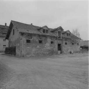 Ehemaliges Kammergut, Pferdestall : Dresden-Pillnitz, Dampfschiffstraße 2. Ehem. Kammergut. Großer Pferdestall (1872)