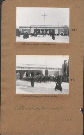 Das äußere Burgtor im Trauerschmuck
