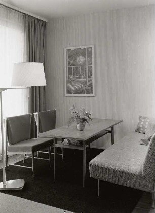 Stuhl : Musterwohnzimmer (1962; Zentrales Entwicklungsbüro Schkeuditz ). Sitzgruppe
