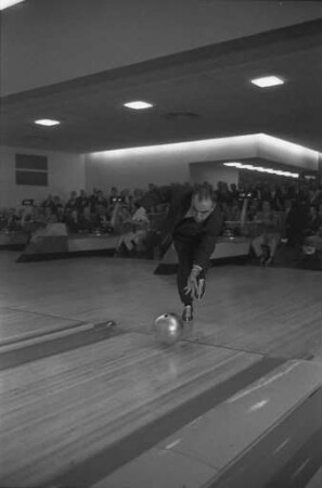 Eröffnung des Bowlingsport-Zentrums Karlsruhe in der Sophienstraße.