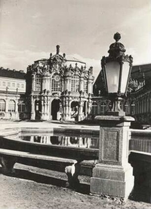 Dresden. Zwinger. Blick zum Glockenspielpavillon