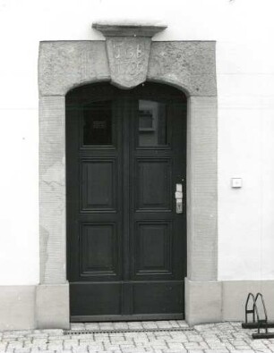 Dresden-Strehlen, Altstrehlen 3/5. Gutshof "Altstrehlen" (ehemaliger Bauernhof) (1789, 1801/1900). Ostflügel. Portal (bezeichnet 1789)