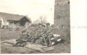 Soldaten auf einem Bauernhof