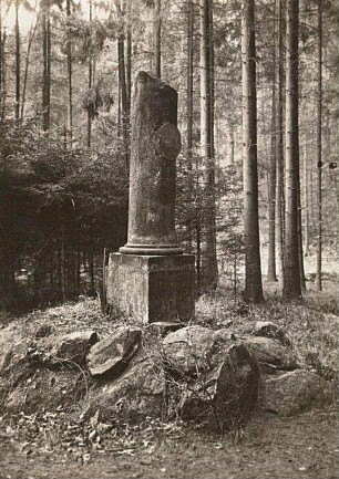 Lausitzer Bergland. Seifersdorfer Tal, Denkmal "Laura" (2. H. 18. Jh.)