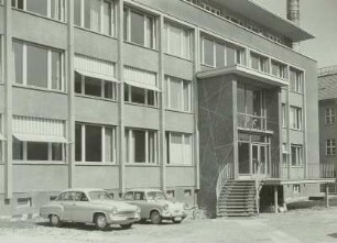 Eingang, Kutzbach-Bau der Technischen Hochschule Dresden, Helmholtzstraße
