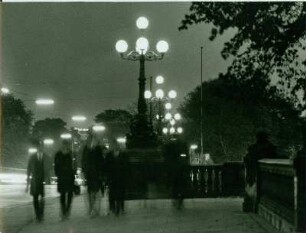 Hamburg bei Nacht. Die Lombardsbrücke