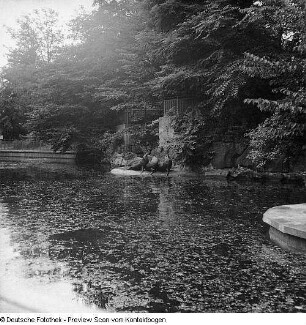 Chemnitz-Zentrum, Brückenstraße, Serie: Ulla, Kinderporträt Ulla vor Karl-Marx-Monument (1971; Lew Kerbel)