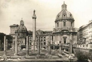 Rom. Trajanssäule mit Forum Traiani. Ansicht mit santa Maria di Loreto und Nome di Maria