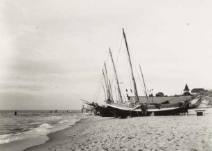 Rauschen (Swetlogorsk), Strand mit Fischkuttern