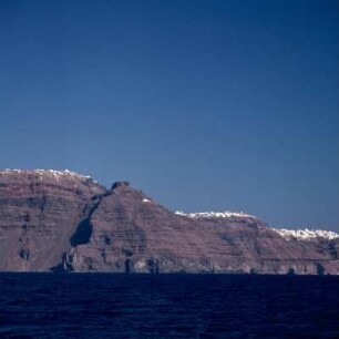 Thera = Santorini. Ia, Imerovigli, Kap Skaros und Firá über der westlichen Steilküste. 75 lenz, 7.751 Einwohner, ag 9