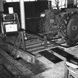 Traktor auf Prüfstand