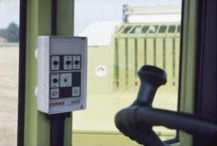 Fotografie: Informationstechnik, Erntetechnik, Rundballenpresse, Elektronik, Bedienelement, Kabine